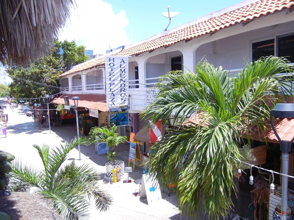 Hotel Plaza Almendros Isla Mujeres Buitenkant foto