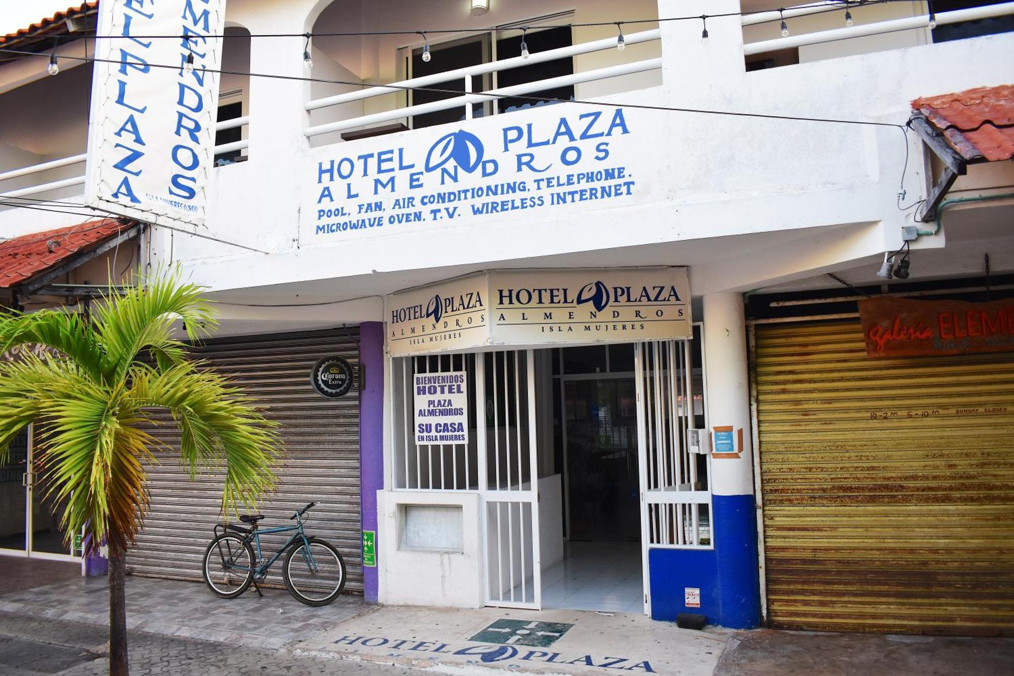Hotel Plaza Almendros, Isla Mujeres Buitenkant foto