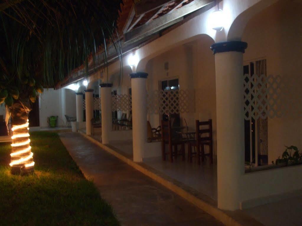 Hotel Plaza Almendros Isla Mujeres Buitenkant foto